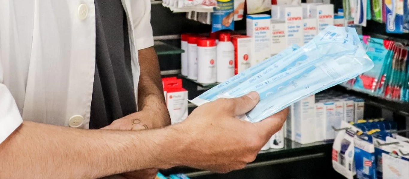 Στο τραπέζι η εξαίρεση των self-tests για τους πλήρως εμβολιασμένους